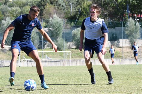 Cosenza Allenamento Sotto La Pioggia Due Gli Assenti Tifo Cosenza