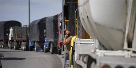 Vía al Llano nuevo cierre por caída de material 24 de agosto