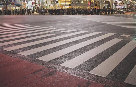 渋谷のスクランブル交差点で信号待ちの無料の写真素材 Id 13668｜フリー素材 ぱくたそ