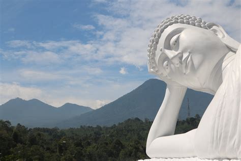 Patung Budha Tidur - Vihara Darma Giri di Pupuan,Tabanan,Bali