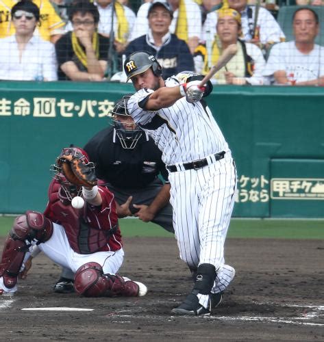 ＜神・楽＞6回1死一、二塁、ゴメスは中前適時打を放つ ― スポニチ Sponichi Annex 野球