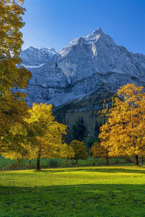 Goldener Herbst in der Eng Hinterriß Bild kaufen 71424329