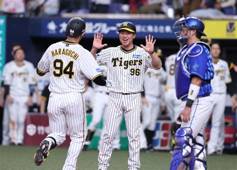 【阪神】原口文仁、代打で今季チーム第1号 ファン総立ち 岡田監督の采配ズバリ プロ野球写真ニュース 日刊スポーツ