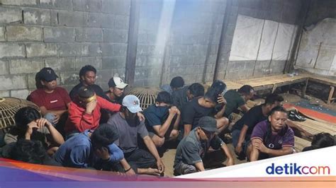 Polisi Gerebek Judi Sabung Ayam Di Makassar 8 Pelaku Ditangkap