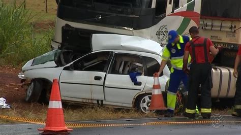 Acidente Entre Carros E Caminh O Deixa Dois Mortos Em Rodovia De