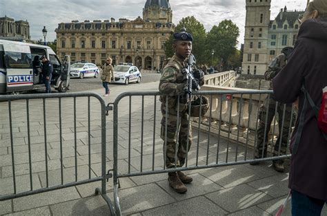 Al menos dos muertos y varios heridos en un tiroteo en París