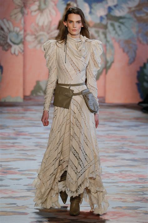 Zimmermann Fall 2018 Ready To Wear Fashion Show Модные стили Модный показ Готовое изделие