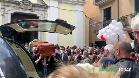 L Ultimo Saluto A Danilo Le Immagini Dei Funerali Nella Chiesa Di Valle