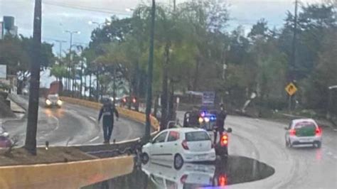 Auto Derrapa Y Choca Contra Camell N En Xalapa