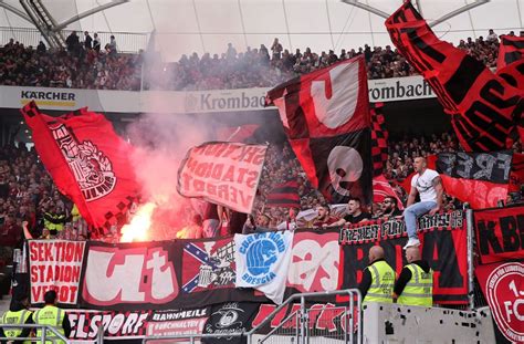 Bengalos im Spiel gegen VfB Stuttgart Nürnberg muss wegen Bengalos 39