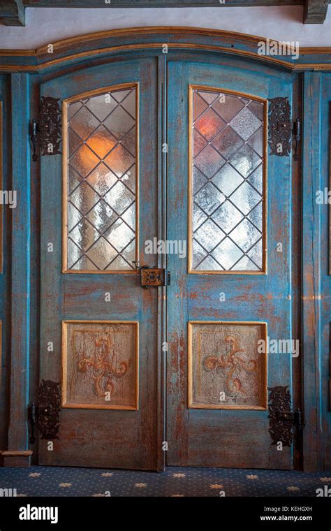 Double doors hotel hi-res stock photography and images - Alamy