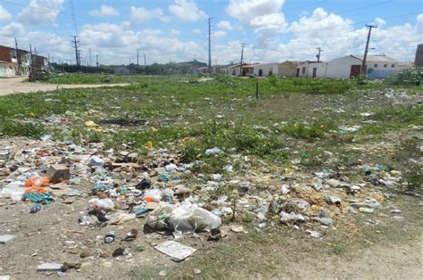 Moradores Reclamam De Acúmulo De Lixo Em Terreno O Que é Notícia Em