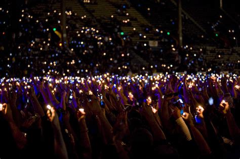 Do People Still Hold Up Lighters At The End Of Concerts Music Board