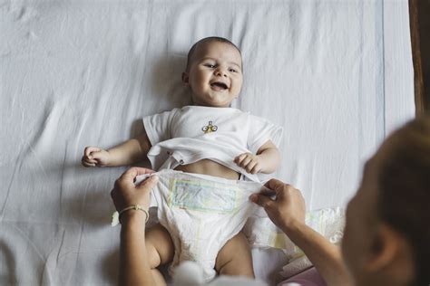 'Smart diaper' sends phone alerts when babies need changing