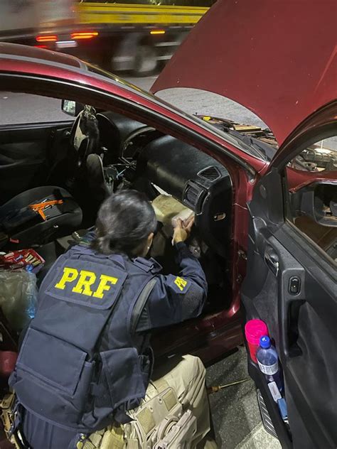 PRF apreende 3 tabletes de cocaína em Piraí Polícia Rodoviária Federal