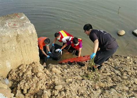 桃園河岸驚見男性浮屍 警方正追查死因｜即時新聞｜台灣｜on Cc東網