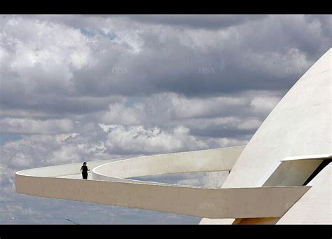 A la Une Larchitecte brésilien Oscar Niemeyer séteint à 104 ans