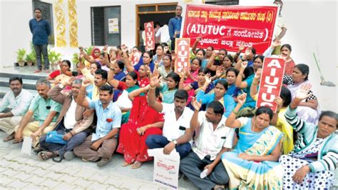 Hostel Workers Demand Payment Of Wages Star Of Mysore