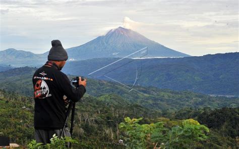 10 Gunung Tertinggi Di Indonesia Dengan Sejuta Pesonanya Narasi Tv