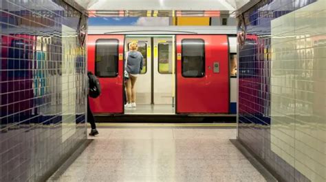 A Polêmica Campanha Contra Encaradas No Metrô De Londres E Por Que