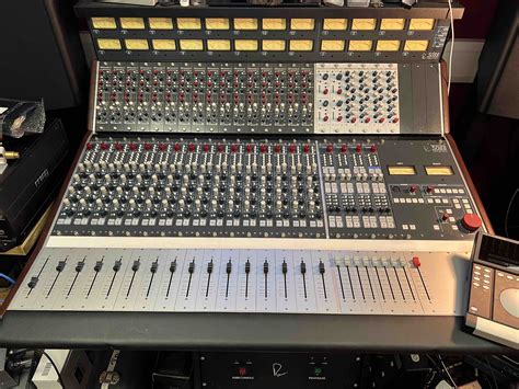 16 Channel Rupert Neve Designs 5088 For Sale With 16 X 5051 Modules