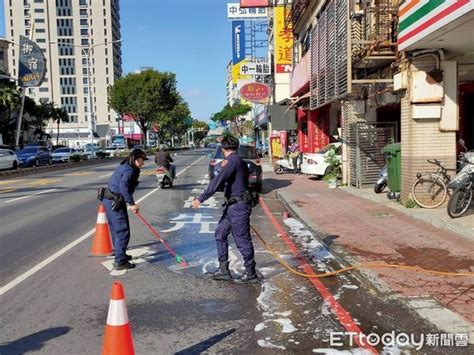 快訊／貨車載沐浴乳摔落破裂「道路超滑溜」 台南警緊急封鎖封路 Ettoday社會新聞 Ettoday新聞雲