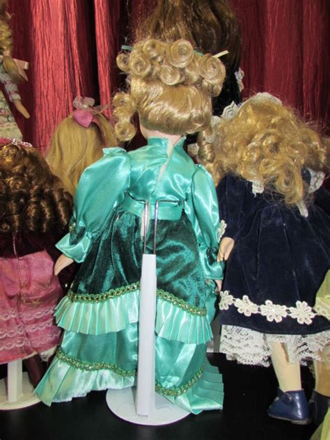 Lot Detail - COLLECTABLE DOLLS