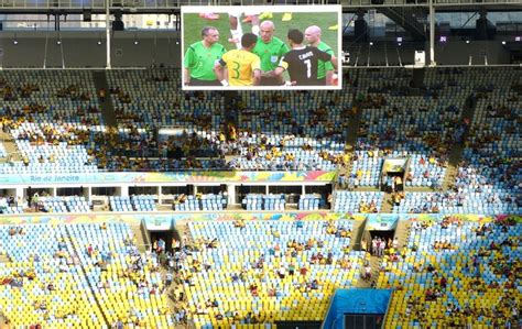 Torcida Vai Da Tens O Euforia Jogo Do Brasil No Tel O Do Maracan