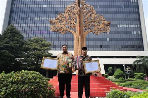 Wali Kota Madiun Raih Penghargaan Green Leadership Nirwasita Tantra