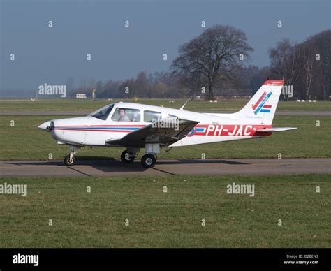 Cockpit piper pa28 hi-res stock photography and images - Alamy