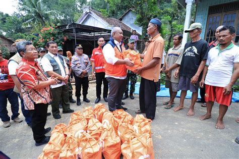 Pemerintah Kabupaten Sragen Bnpb Serahkan Bantuan Penanganan Banjir