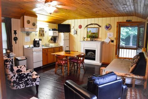 COZY CABINS & COTTAGES - Updated December 2024 - 18 Photos - 1537 ...