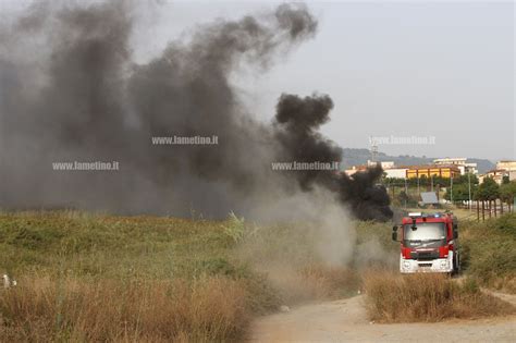 Lamezia Ancora Incendi A Scordovillo Fumo Nero E Odore Acre Invadono