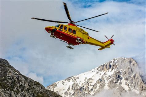 Precipita Per 200 Metri Alpinista Svizzero Muore In Valle D Aosta