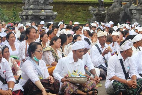 Kedisan Pilgrims At Pura Besakih Bali The Last Day Of The Flickr