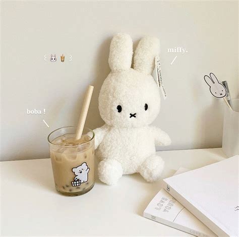 Pin By Sonia Lai On Miffy🐰 Miffy Cute Wallpapers Bunny Pictures