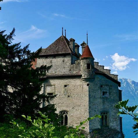 Castle on lake Geneva editorial photo. Image of castle - 110728396