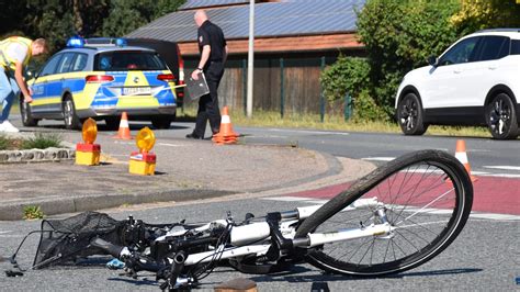 Tödlicher Unfall zwischen Lkw und Radfahrerin OM online