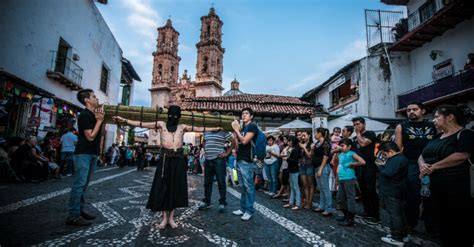 Los Penitentes De Taxco Mandas Con Flagelaciones Y Golpes En Semana