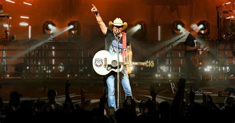 El cantante de country Jason Aldean dejó el escenario en pleno show y