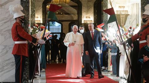 Francesco Arrivato In Iraq Pellegrino Di Pace Nella Terra Di Abramo