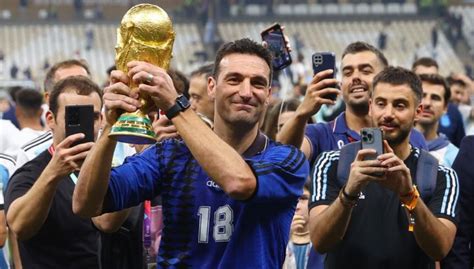 Scaloni fue homenajeado en Pujato y dijo que la Selección Argentina