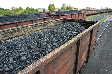 21 Train Cars Carrying Uncovered Coal Derail in San Antonio's South Side | San Antonio | San ...