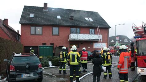 Brand In Leeste Dichter Rauch Dringt Aus Wohnung