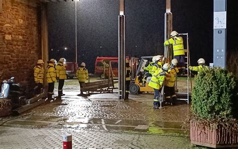 Hochwasserschutz In Lieser Errichtet Feuerwehren Arbeiten Hand In Hand