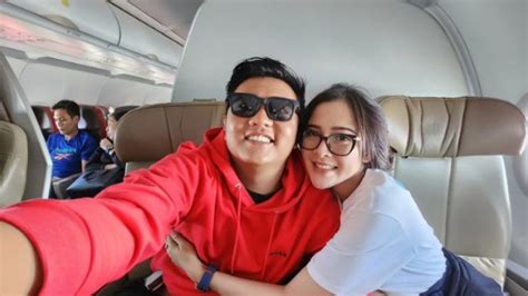 5 Potret Kemesraan Denny Caknan Dan Bella Bonita Menikmati Bulan Madu