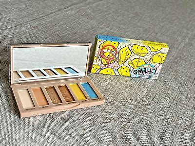 Urban Decay X Smiley Naked Mini Eyeshadow Palette Naked Mucho Happy Nib