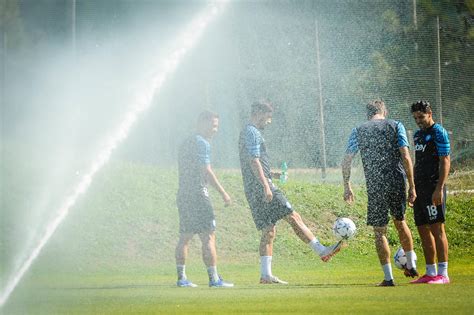 Osimhen Kvaratskhelia Palleggi E Sorrisi Prima Di Napoli Real Madrid