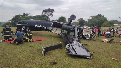 Queda de avião em Boituva SP deixa dois mortos e cinco feridos