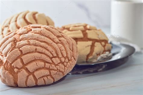 Concha, Mexican sweet bread with a cup of coffee. Stock Photo by ...